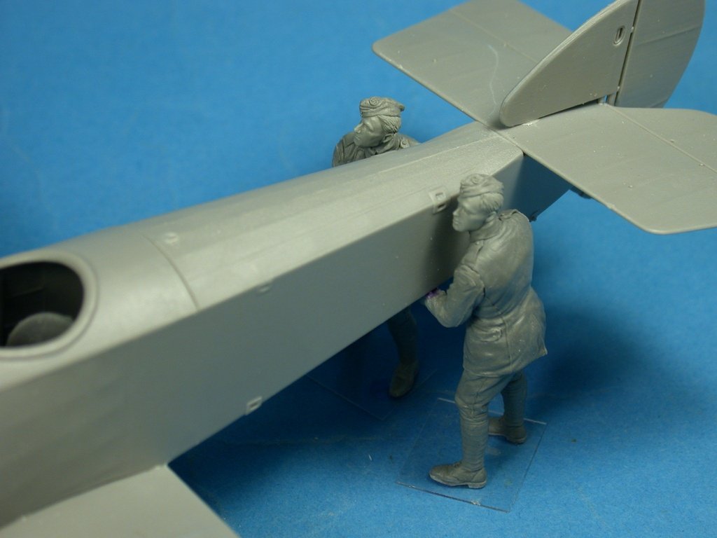 Copper State Models F32-023 RFC Air Mechanics lifting the tail 1/32 – immagine 4