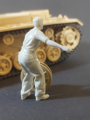 Panzer Art FI35-239 German tank mechanic at work No2 1/35 – immagine 2