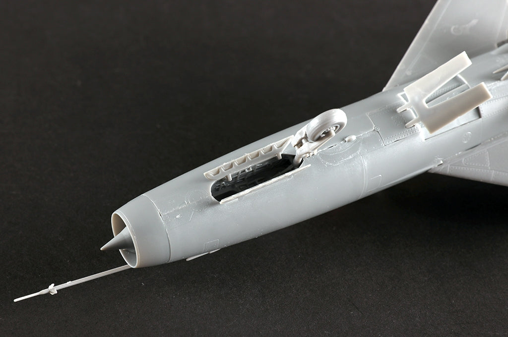Trumpeter 02825 JJ-7A Trainer 1/48 – Bild 11