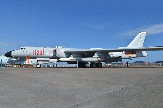 Trumpeter 03930 Xian H-6K Strategic Bomber 1/144