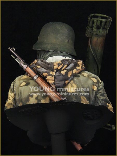 Young Miniatures YM1865 German Waffen SS with Panzerschreck 1/10 – imagen 4