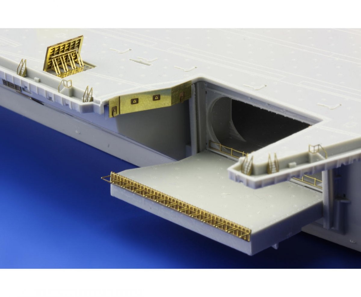 Eduard 17029 USS Nimitz CVN-68 TRUMPETER 1/700 – immagine 4