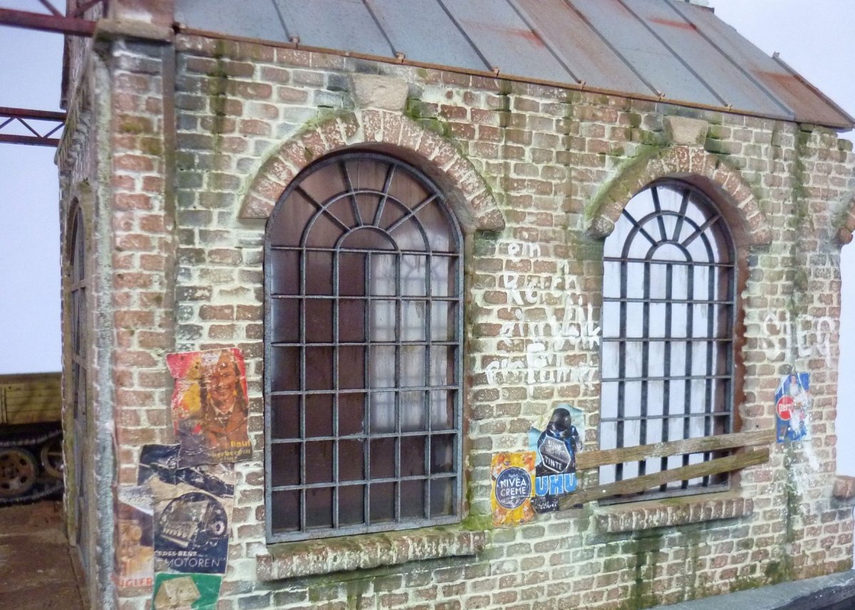 RT-Diorama 35292 Diorama-Base: &amp;quot;Railroad Shed&amp;quot; 1/35 – immagine 5