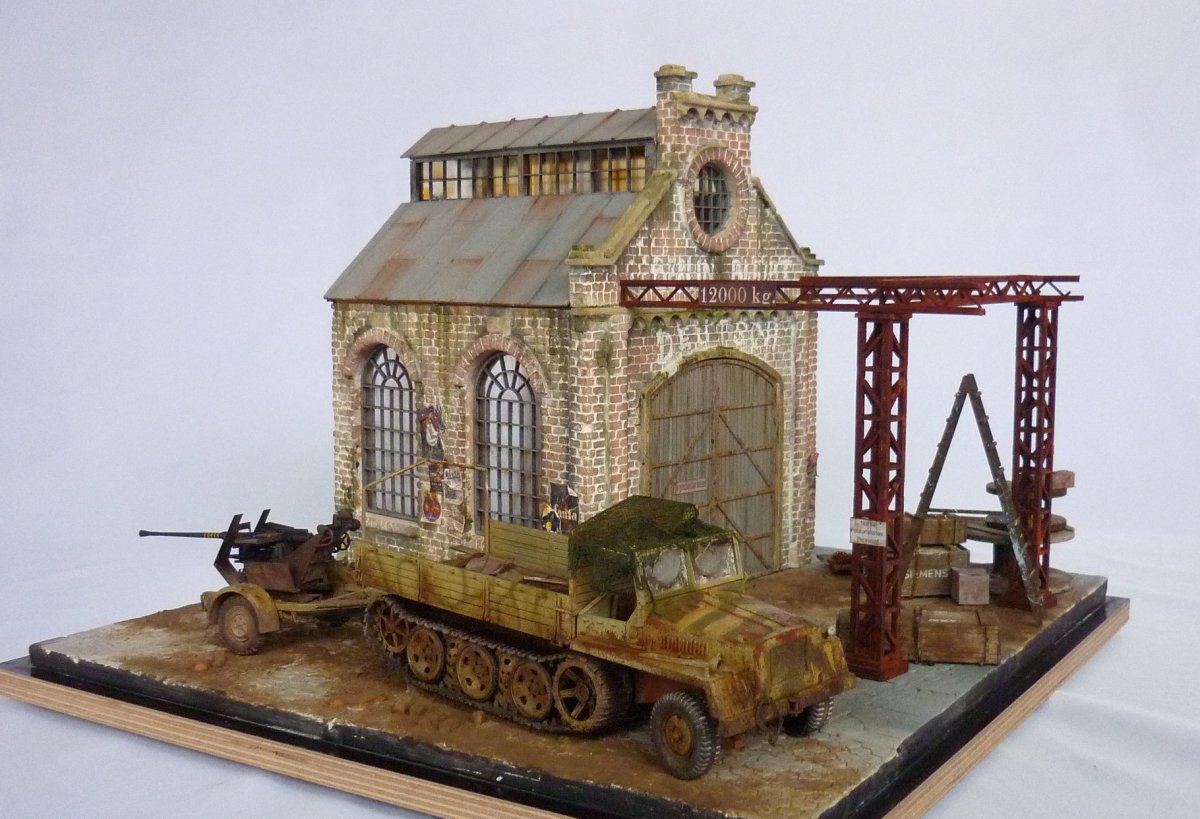 RT-Diorama 35292 Diorama-Base: &amp;quot;Railroad Shed&amp;quot; 1/35 – immagine 3