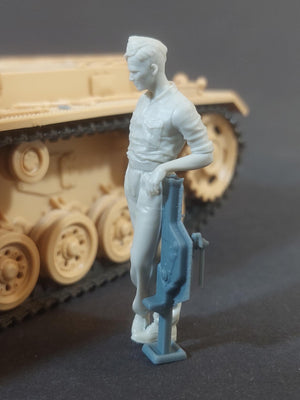 Panzer Art FI35-238 German tank mechanic at work No1 1/35 – immagine 2