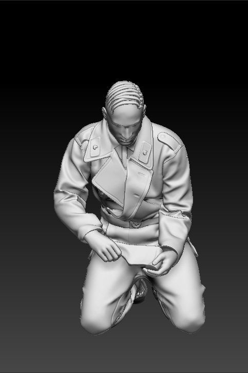 Glowel Miniatures 35007 Wounded panzer crewman and comrade 1/35 – Bild 2