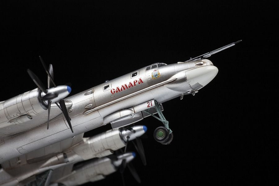 Zvezda 7038 Tu-95MS Bear Russian Strategic Bomber 1/144 – Bild 3