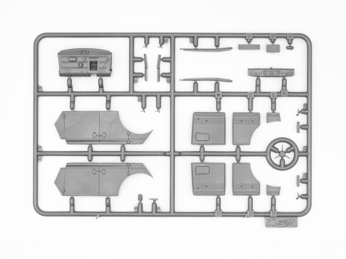 ICM 35479 Moskvitch-401-420 Saloon 1/35 – immagine 3