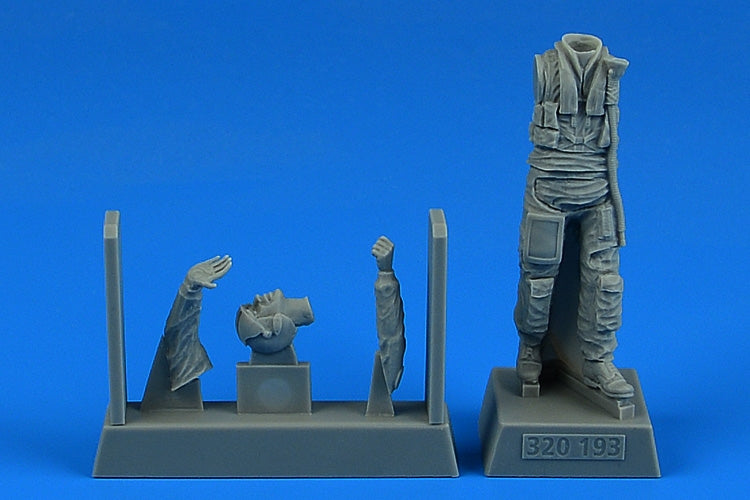 Aerobonus 320193 Modern NATO Fighter pilot 1/32