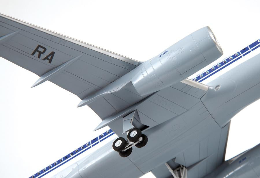 Zvezda 7049 Tu-214 1/144 – image 5