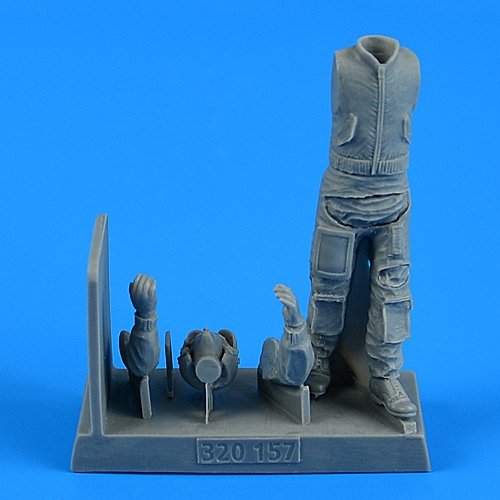 Aerobonus 320157 Pilote de combat de l&amp;#39;OTAN 1/32