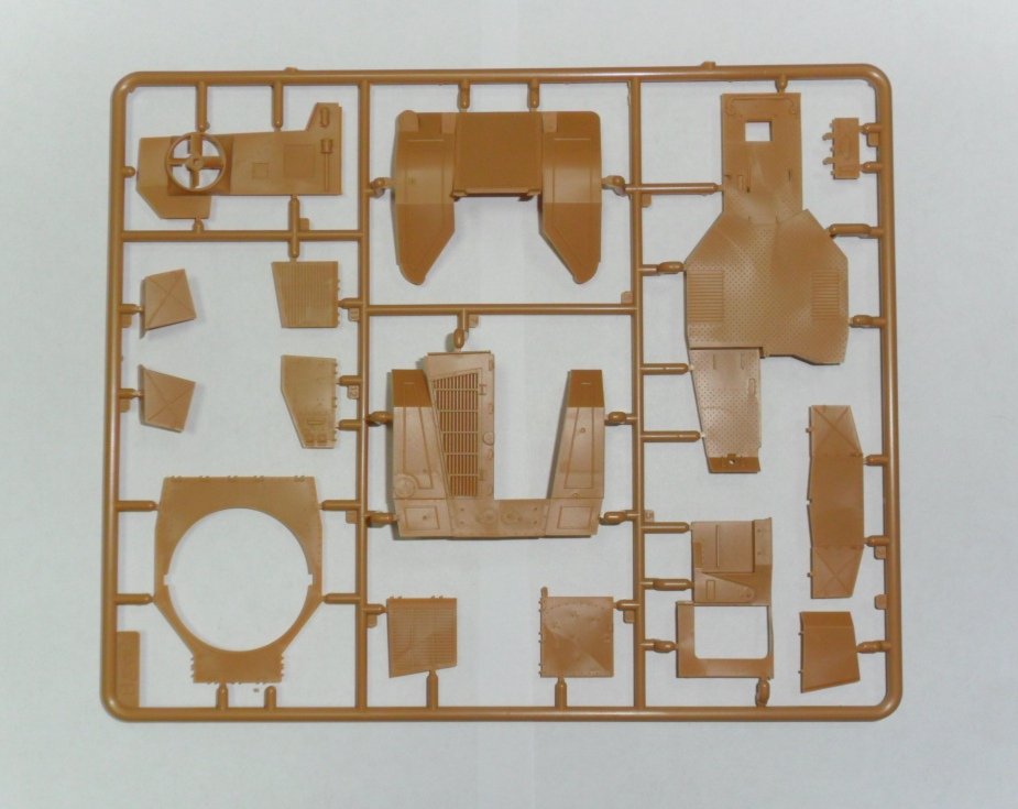 ICM 35382 P 204 (f) with German Armoured Vehicle Crew 1/35 – immagine 3