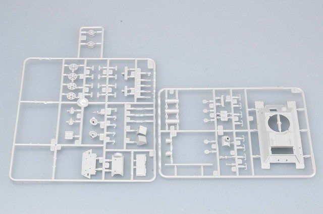 Trumpeter 07207 Soviet T-34/85 MOD.1944 1/72 – image 5