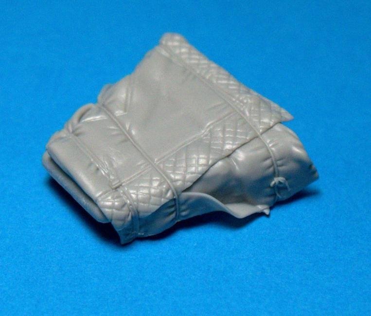 Panzer Art RE35-278 Dodge 3/4 engine deck with winter canvas 1/35 – image 2