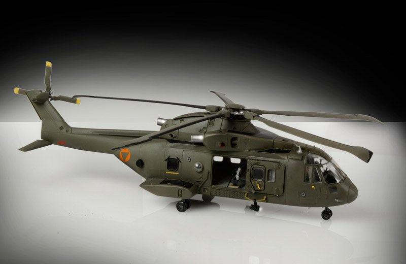 Italeri 1332 AGUSTAWESTLAND AW101 SKYFALL 1/72 – image 2