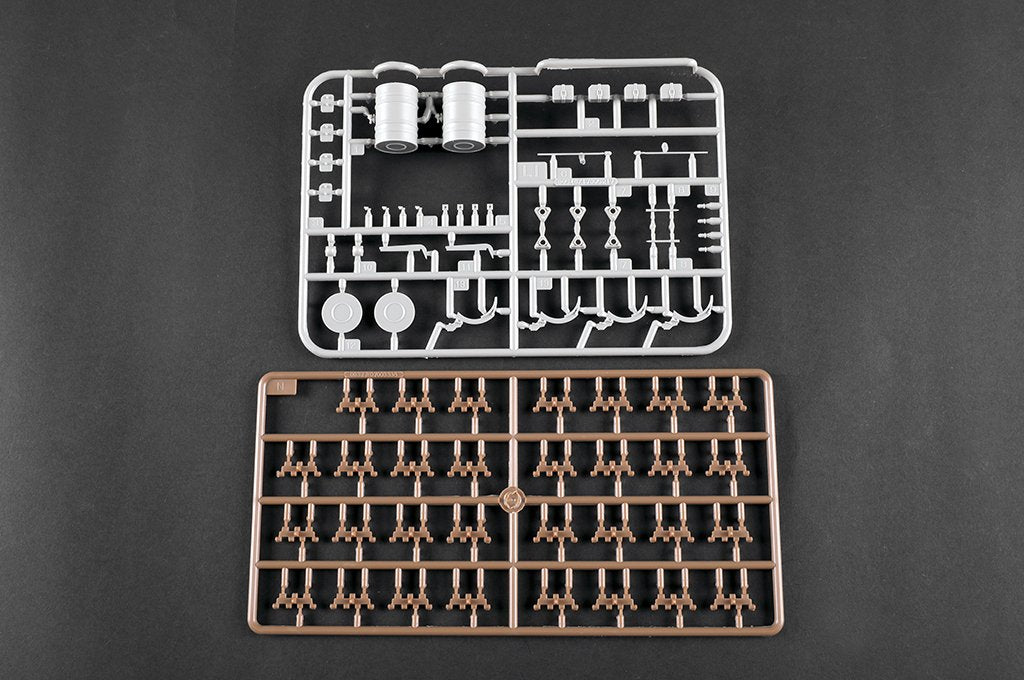 Trumpeter 09603 T-72M MBT 1/35 – image 10