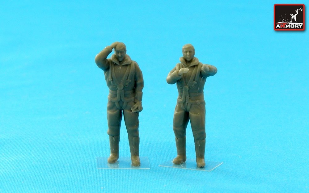 Armory Models F7224a RAF WWII crewmen in high altitude outfit – “Flight Stories” 1/72 – immagine 3