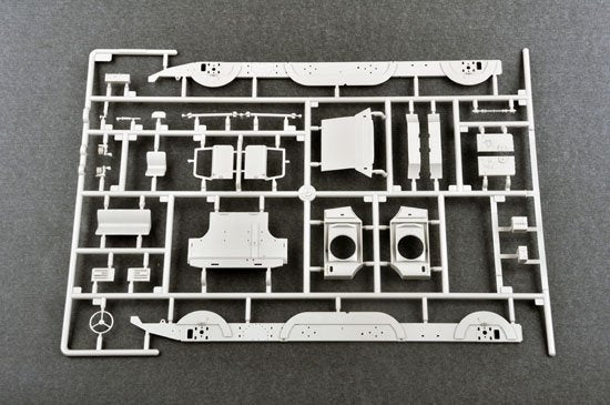Trumpeter 01025 Russian 9P113 TEL w/9M21 Rocket of 9K52 Luna-M Short-range artillery 1/35 – Bild 15