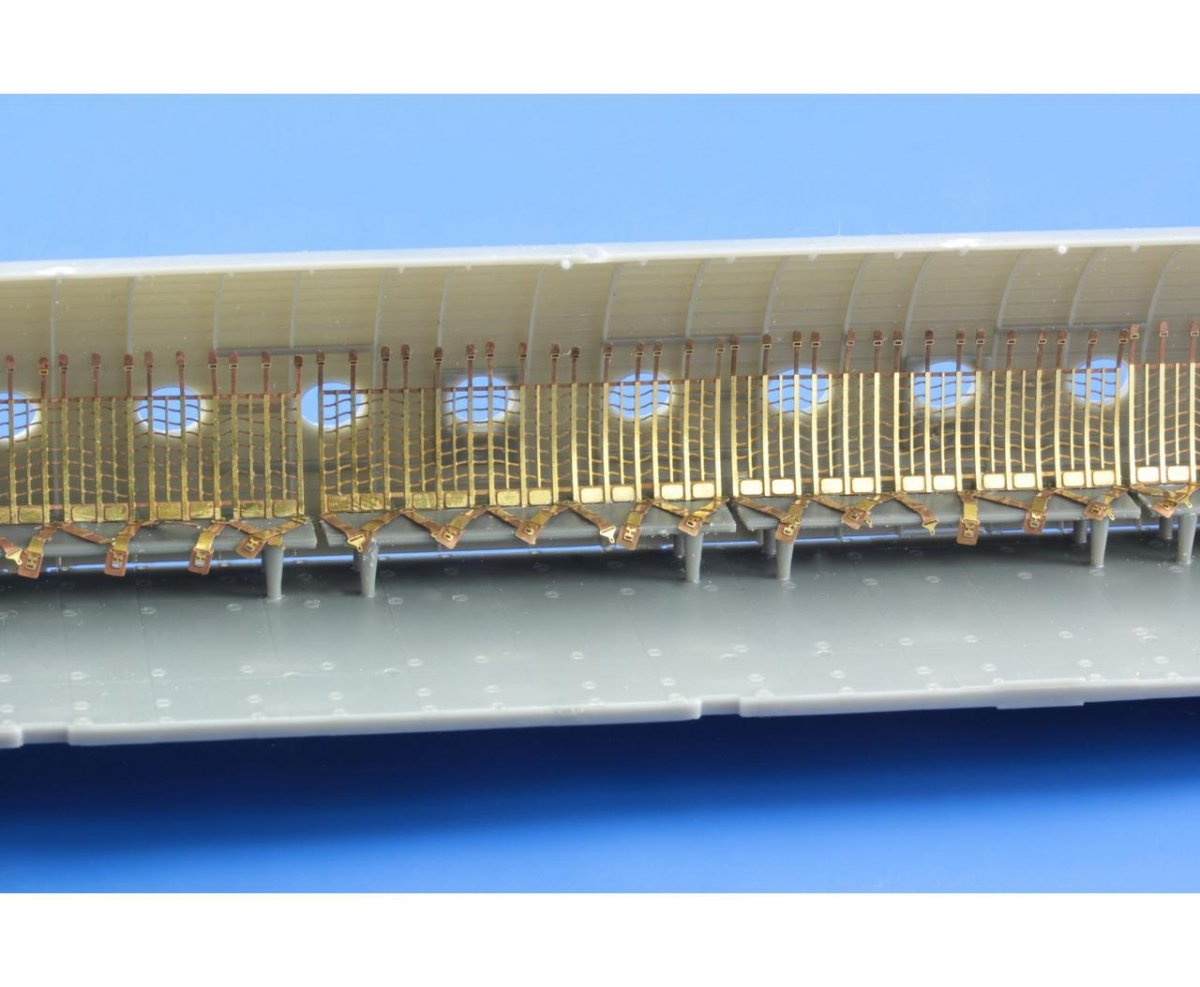 Eduard 73530 C-54 cargo interior 1/72 REVELL – imagen 3