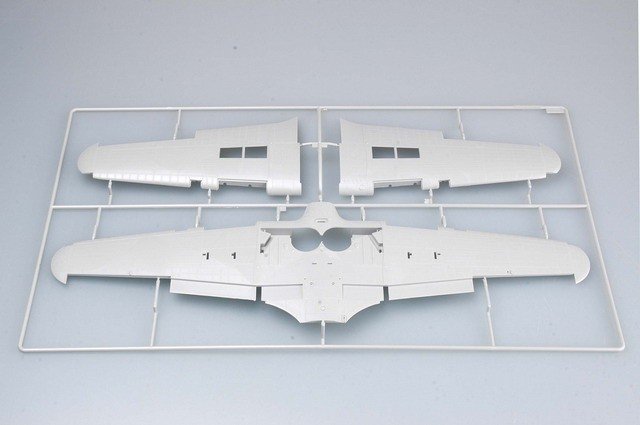 Trumpeter 02416 HURRICANE Mk.IIC/TROP 1/24 – image 8