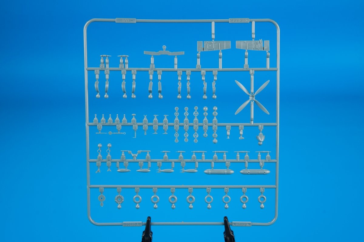 Eduard 70128 Spitfire Mk.VIII 1/72 – immagine 5