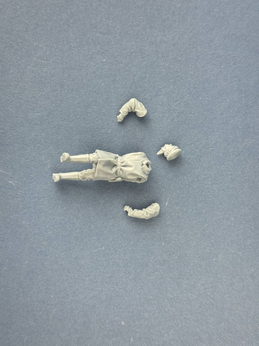 Copper State Models F32-065 British Dispatch Rider pushing his motorcycle (Motorcycle not included) 1/32 – Bild 4