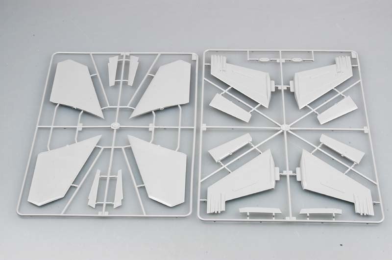 Trumpeter 03204 McDonnell Douglas F/A 18 E Hornet 1/32 – image 2