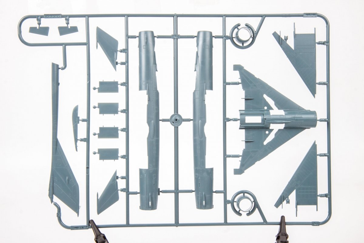 Eduard 70142 MiG-21MF Fighter Bomber 1/72 – Bild 6