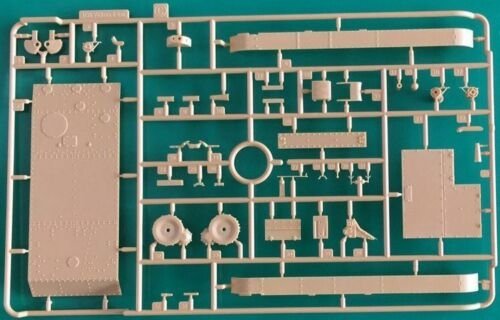Riich Models CV35A008 Vickers 6-ton Light Tank 1/35 – image 4