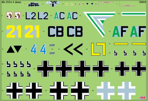 ICM 32017 Hs 123A with 3 cadets - Luftwaffe Pilot School 1/32