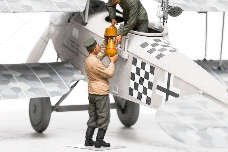 Copper State Models F32-005 German aerodrome personnel bomb loading 1/32 – immagine 2