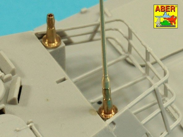 Aber R-44 Zestaw 2 anten VHF pojazdów NATO / Set of 2 NATO antennas with mount bases 1/35 – imagen 11