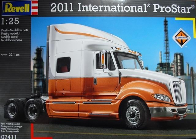 Revell 07411 2011 International ProStar 1/25