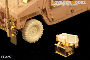 Voyager Model PEA259 US ARMY HUMVEE Blue Force Tracker &amp;amp; SincGar Unit (GP) 1/35 – immagine 2