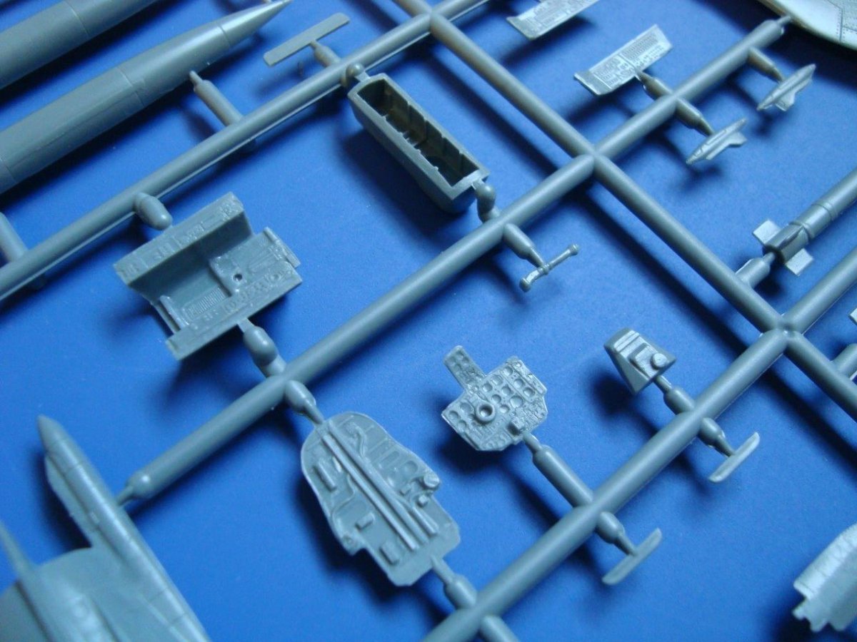Kozavody Prostejov KPM0102 MiG-21 BIS Fishbed Part II. 1/72 – Bild 6