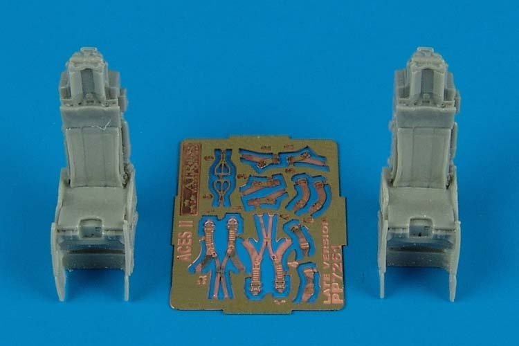 Aires 7261 ACES II ejection seat late v. 1/72