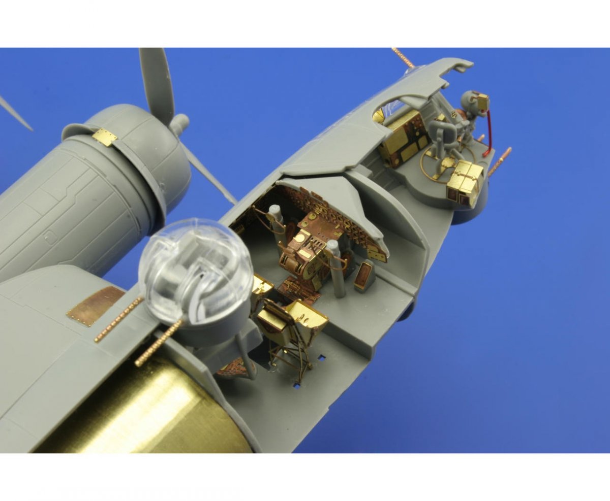 Intérieur avant du B-17G Eduard 73382, échelle 1/72, Revell – image 6