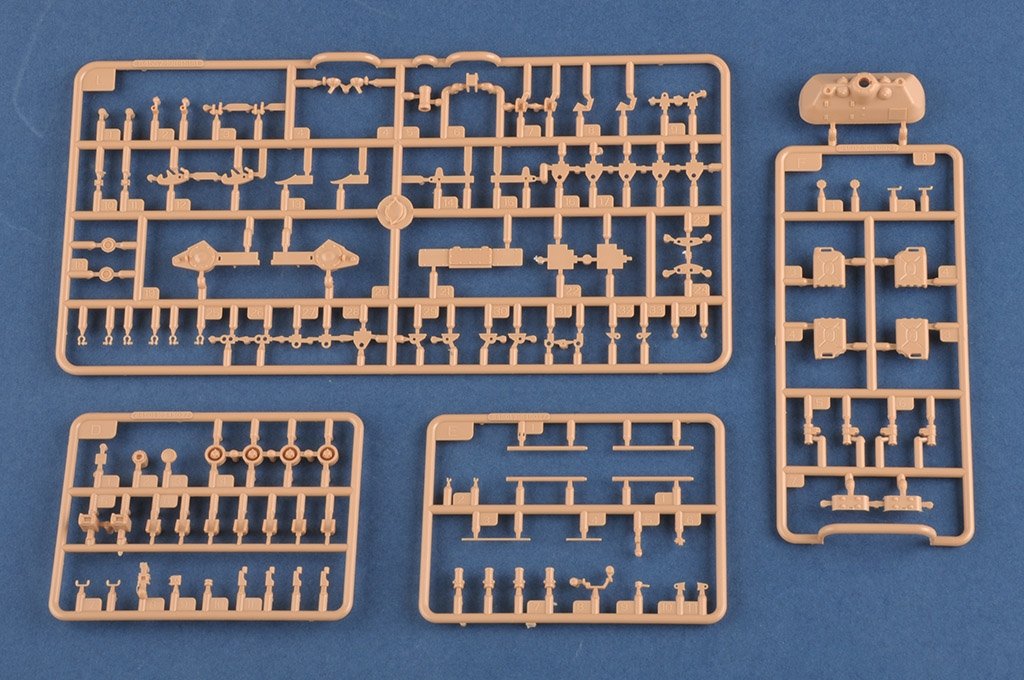 Hobby Boss 84557 Leopard C2 MEXAS with TWMP Track Width Mine Plow 1/35 – immagine 7