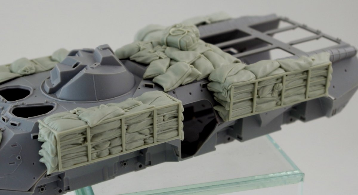 Panzer Art RE35-693 Sandbags armor for Ukrainian BTR-80 1/35 – immagine 6