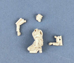 Copper State Models F35-025 Italian Armoured Car Crew changing Tire 1/35 – immagine 4