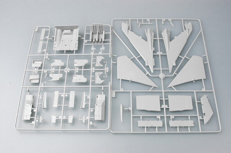 Trumpeter 02835 Su-24M Fencer-D 1/48 – image 12