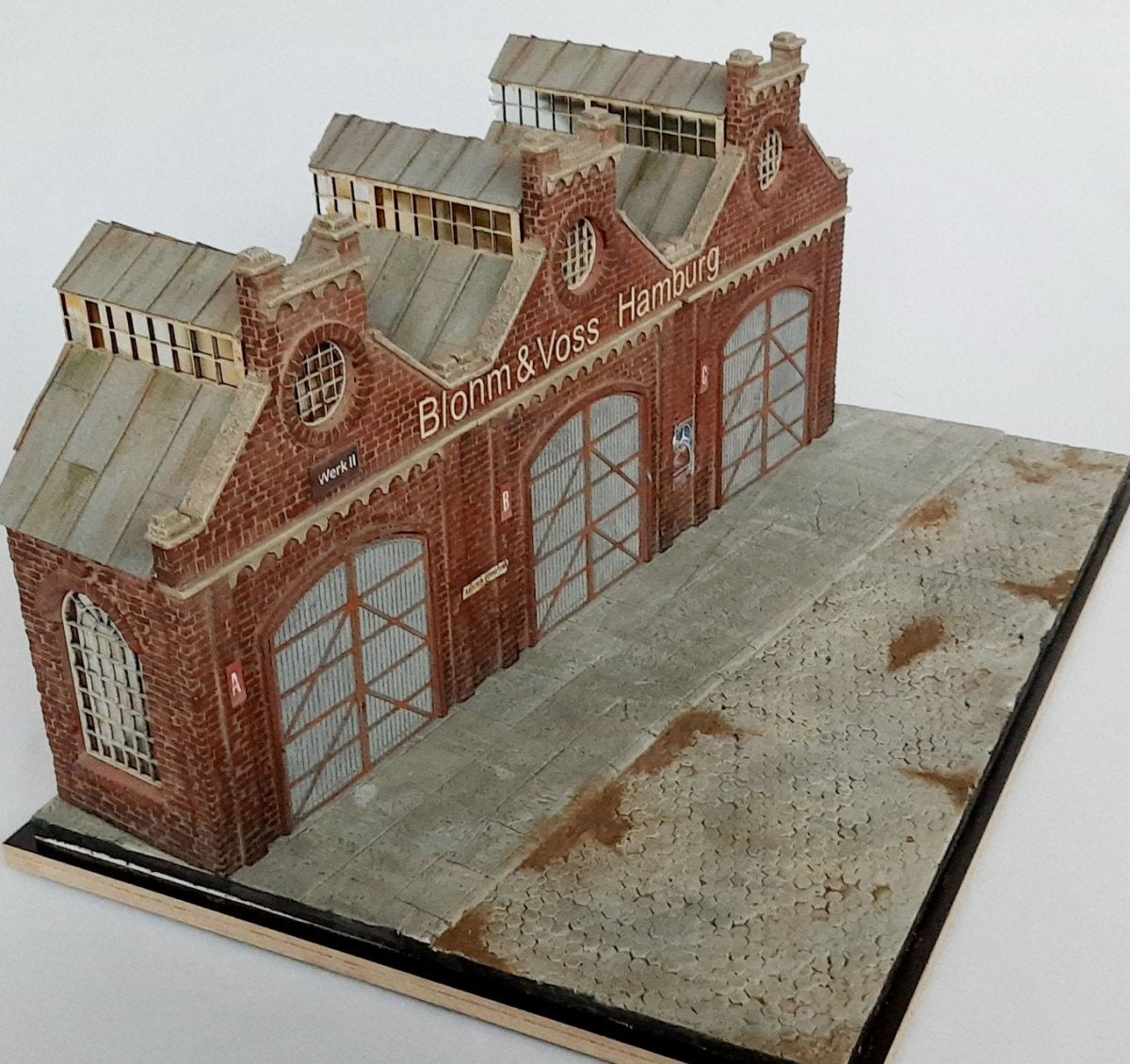 RT-Diorama 35285 Diorama-Base: &amp;quot;Industrial Hangars&amp;quot; 1/35 – immagine 12