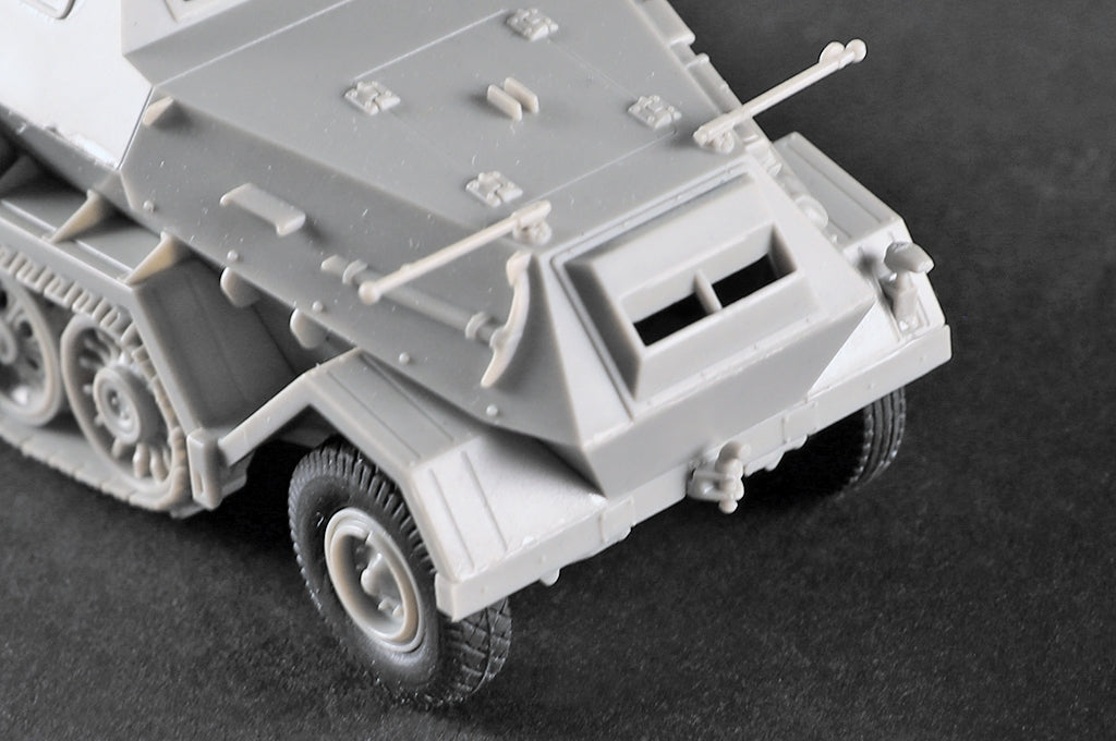 Trumpeter 07404 Sd.Kfz.8 Gepanzerter Zugkraftwagen 12t 1/72 – zdjęcie 8