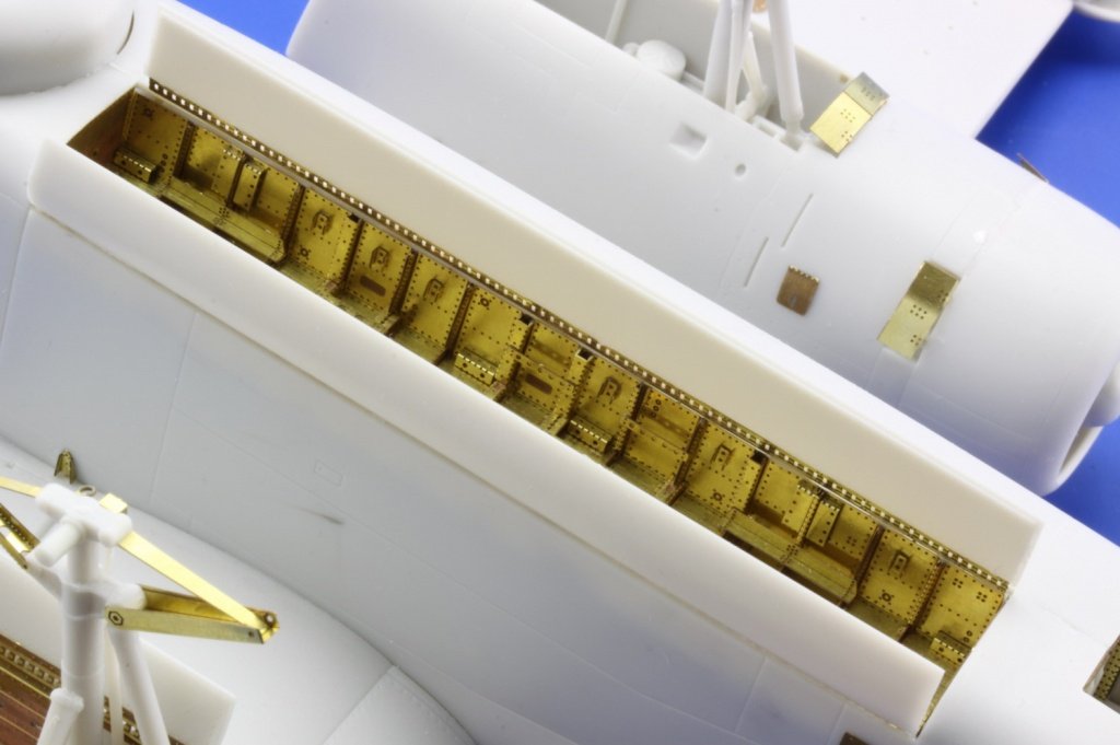 Eduard 48699 S-2E bomb bay 1/48 Kinetic – Bild 2
