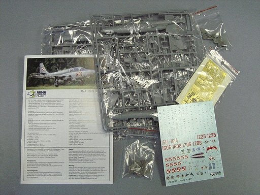 Arma Hobby 70001 TS-11 Iskra bis DF - deluxe set 1/72 – imagen 2