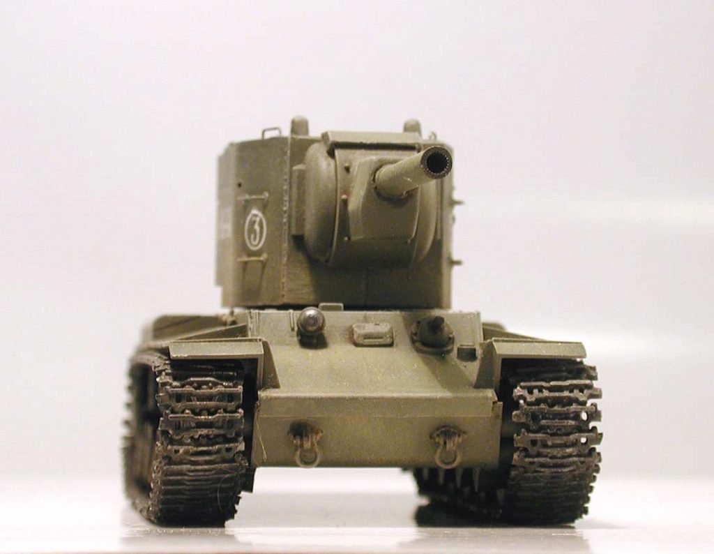 PST 72017 KV-2 Heavy Tank 1/72 – imagen 4
