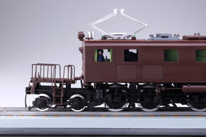 Locomotive électrique Aoshima 05504 EF18 1/50 – image 4