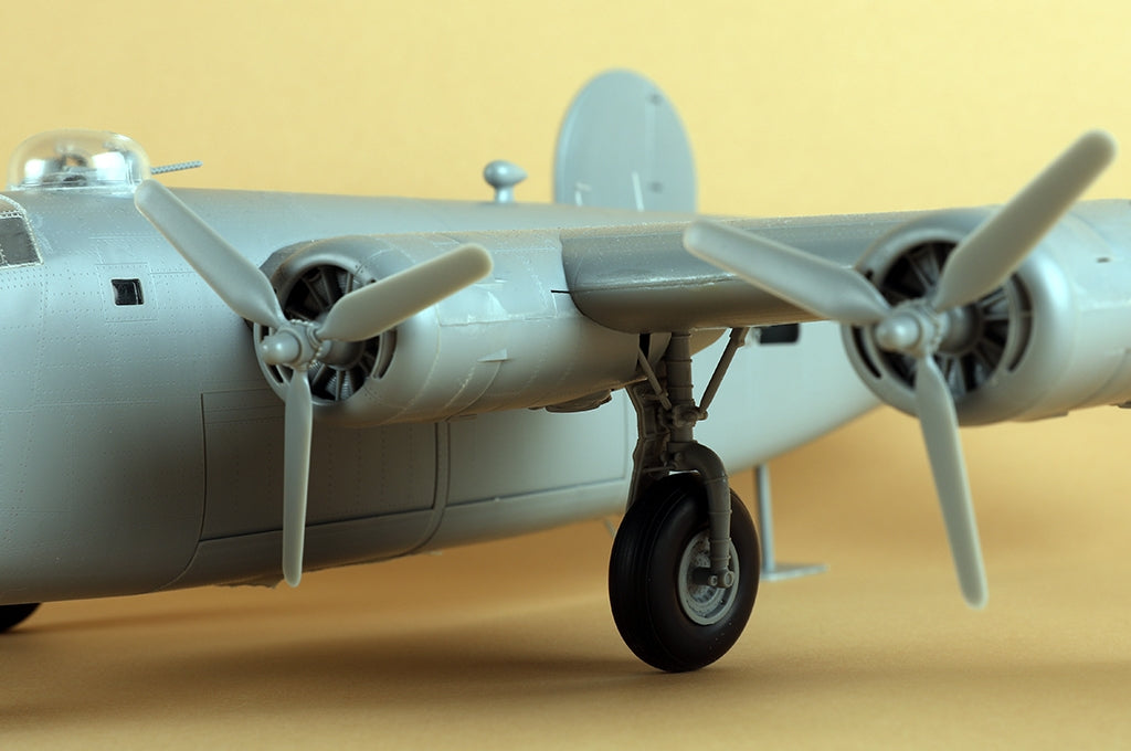 Hobby Boss 81774 Consolidated B-24J Liberator 1/48 – imagen 16
