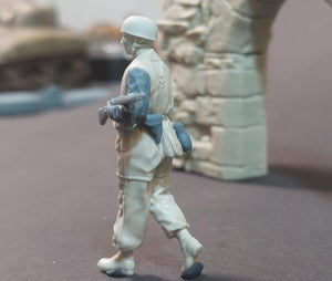 Panzer Art FI35-242 German fallschirmjager on the march 1/35 – Bild 2