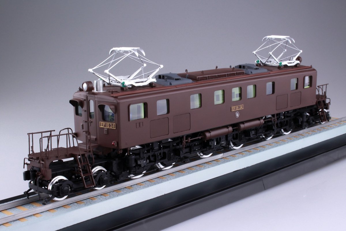 Locomotive électrique Aoshima 05504 EF18 1/50 – image 6